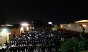 بالصور: ربع مليون مصلٍ أحيوا ليلة القدر في رحاب المسجد الأقصى المبارك
