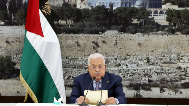 الرئيس عباس في اجتماع القيادة: لن نركع ولن نستسلم للأمر الواقع ولن نسمح بتكرار نكبة فلسطين