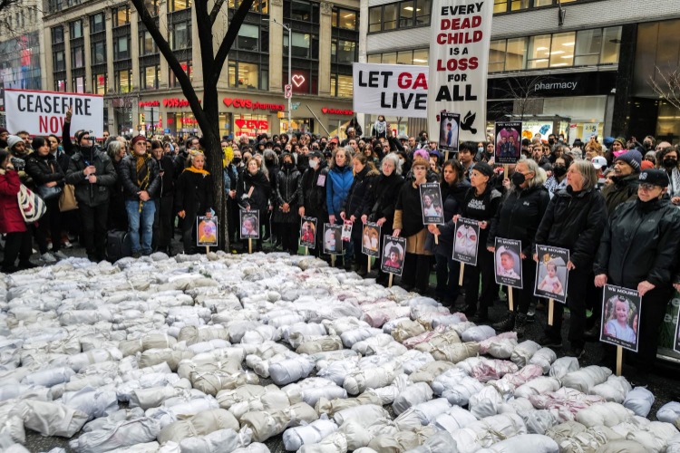 موكب جنائزي رمزي في نيويورك للمطالبة بوقف إطلاق النار في غزة