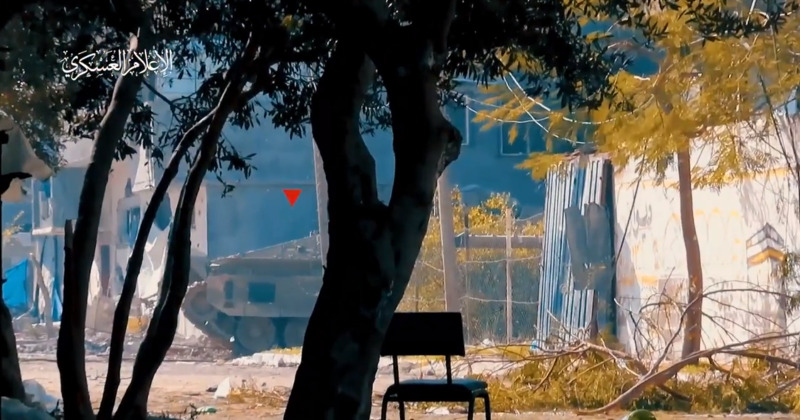 فيديو - لحظة تدمير "القسام" ناقلة جند إسرائيلية بقذيفة "الياسين 105"