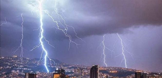 بالفيديو - عاصفة طوفانية قاسية في طريقها إلى لبنان ... هذا ما كشفه الأب إيلي خنيصر!