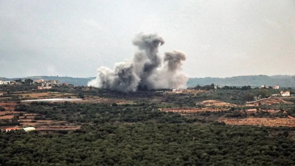 بالفيديو - لحظة استهداف الطيران الحربي الإسرائيلي منزلًا في الجنوب!