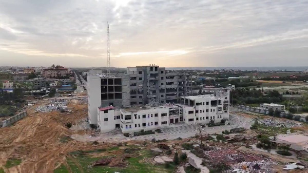 بالفيديو - بواسطة "315 لغمًا" ... الاحتلال يفجّر جامعة فلسطين في غزة!