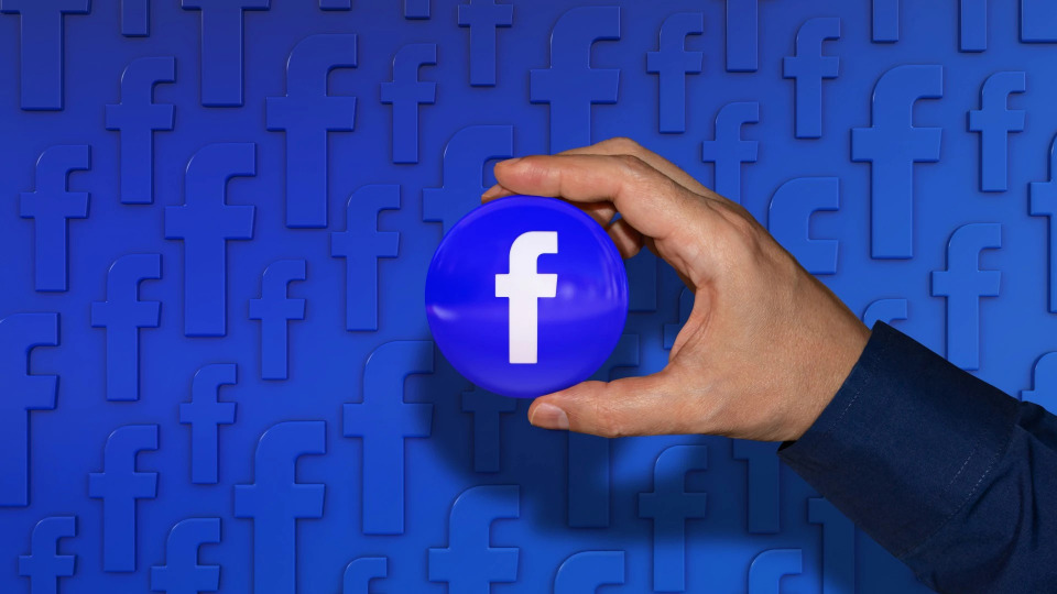 بعد 20 عاماً على تأسيسه ... كيف أصبح "فيسبوك" منجم ذهب لأجهزة المخابرات الغربية؟
