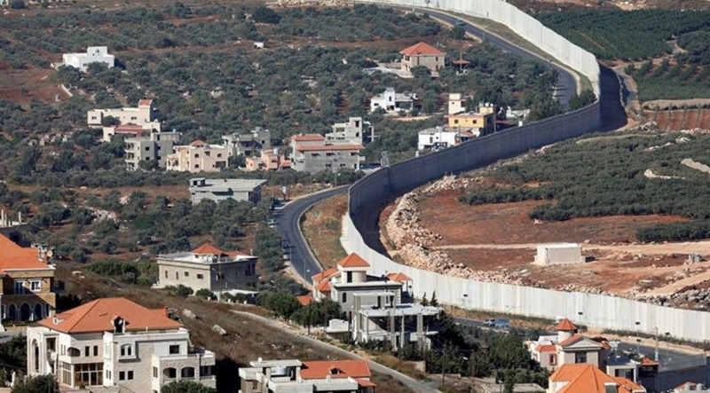 مسؤول إسرائيليّ يقرّ بخطورة الوضع عند الحدود مع لبنان: نختبئ خلف الجدران!