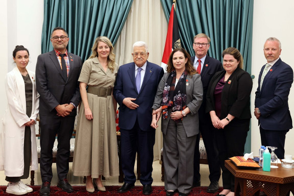 الرئيس عباس يستقبل وزيرة خارجية كندا