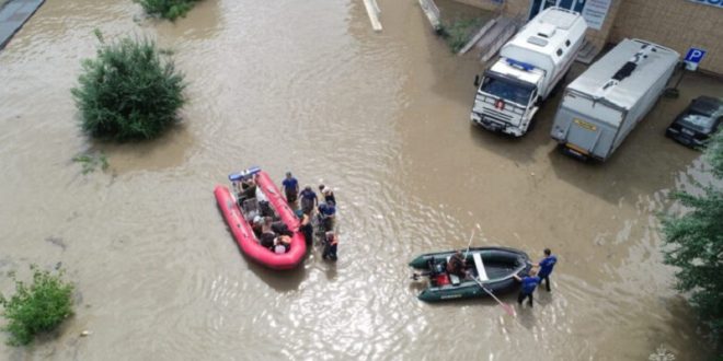 بالفيديو - الفيضانات تغمر 18 ألف منزل في روسيا!