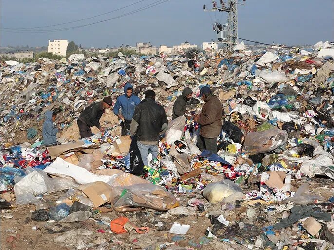 بسبب تراكم النفايات... "الأونروا" تحذر من انتشار الأمراض والأوبئة في غزة!
