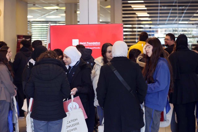 "معرض الجامعات" بتنظيم "روتاراكت واشبيلية" و"مؤسسة الحريري" أكثر من ألف طالب من 17 مدرسة يطلعون على اختصاصات 14 جامعة