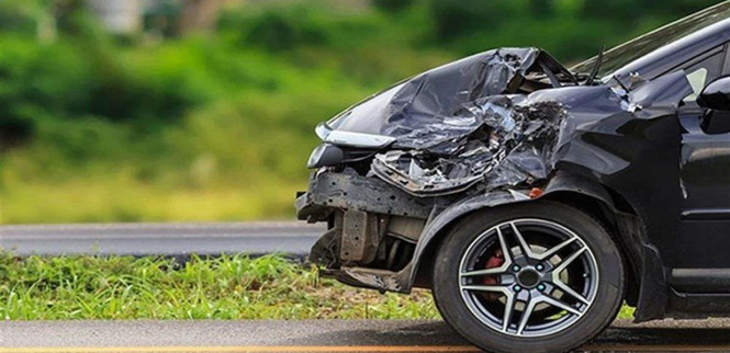 محاولة سلب شابة تنتهي بحادث سير... هذا ما حصل على أوتوستراد البالما!