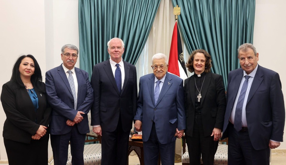 الرئيس عباس يستقبل المدير التنفيذي لمنظمة "كنائس من أجل السلام في الشرق الأوسط" القس د. ماي كانون