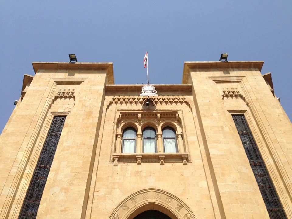 تشريع جديد يثير الجدل حول استهداف الطائفة الشيعية في لبنان