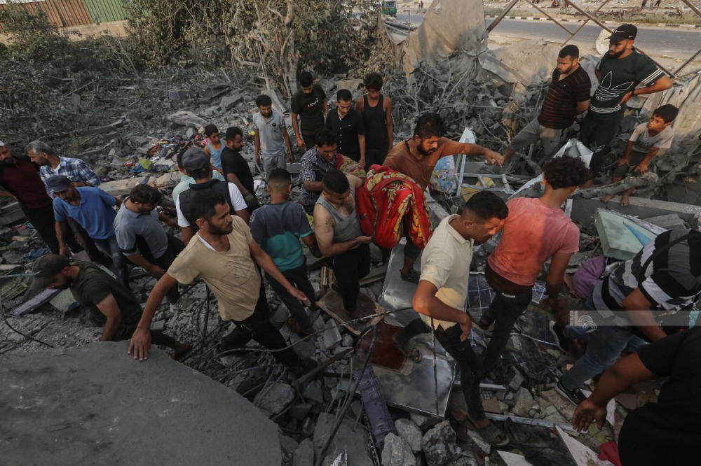 18 شهيدا بينهم أطفال بقصف مسيّرة للاحتلال خيمة نازحين غربي خان يونس