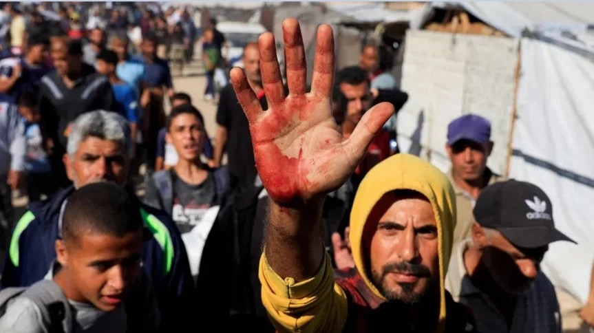 جيش الاحتلال يعترف باستهداف منتظري المساعدات: لم يشكلوا أي تهديد