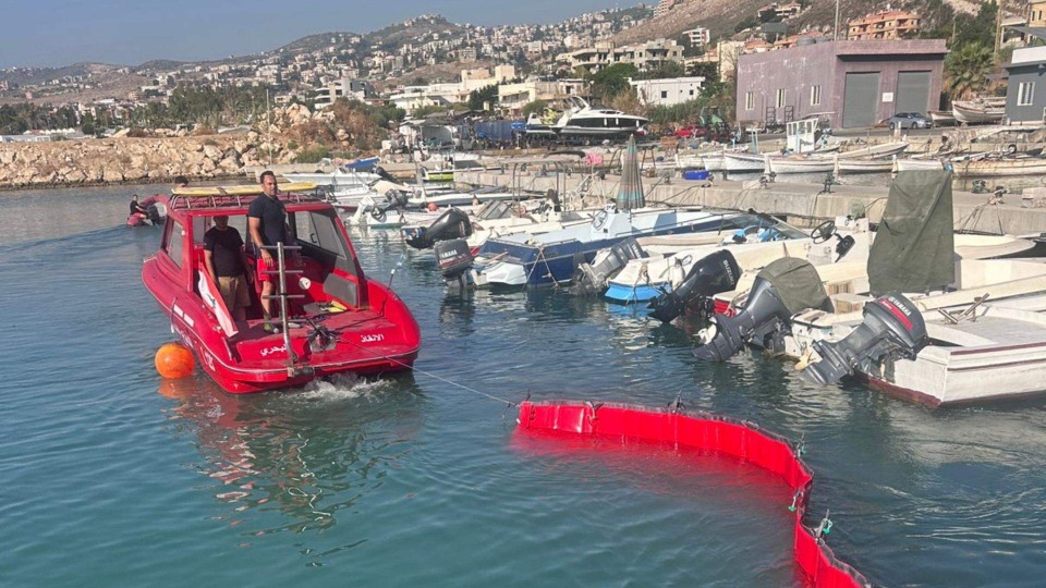 قرب معمل الجيّة الحراري... وزارة البيئة تحقق في تلوث بحري خطير!