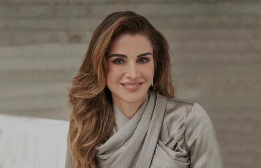 الملكة رانيا تتألق في حفل زفاف بيزوس وسانشيز في إيطاليا