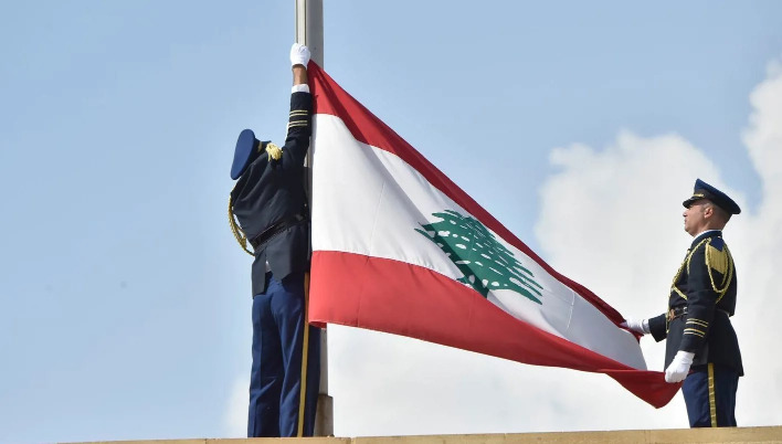 تعميم من رئاسة الحكومة بشأن رفع العلم اللبناني.. ماذا فيه؟