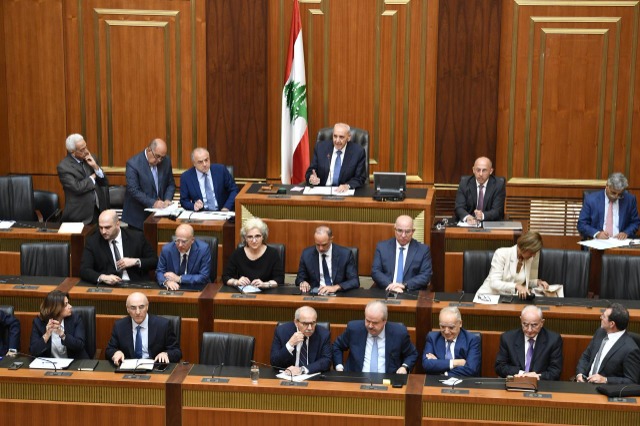 الحكومة اللبنانية اجتازت قطوع المشاكسات النيابية ومضبطة الإتهام