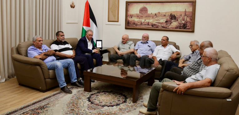 لجنة المتابعة المركزية للجان الشعبية الفلسطينية تزور السفير دبور في زيارة وداعية