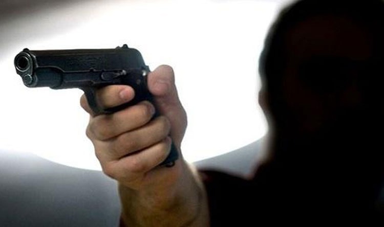 "قوّصني".. امرأة تتصدى لمسلح حاول سرقتها في زوق مصبح
