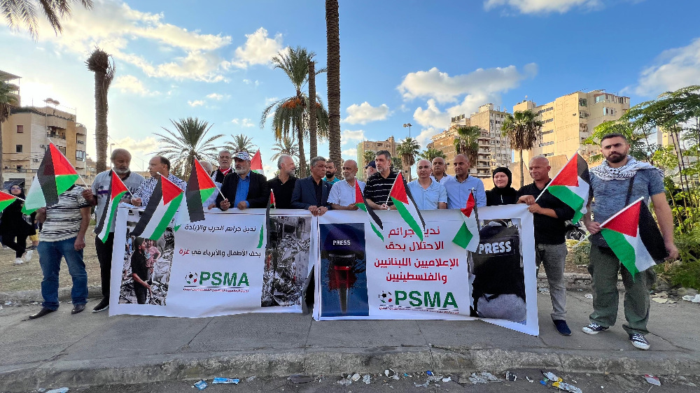 تجمع الإعلاميين الرياضيين الفلسطينيين ينظم وقفة في صيدا استنكاراً لجرائم الاحتلال