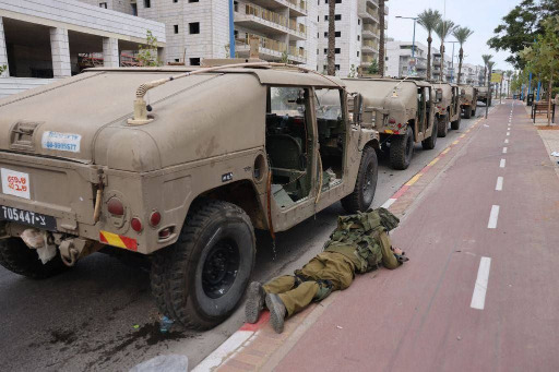 "بالفيديو.. اختباء جنود الاحتلال بعد انطلاق صفارات الانذار في "تل أبيب"