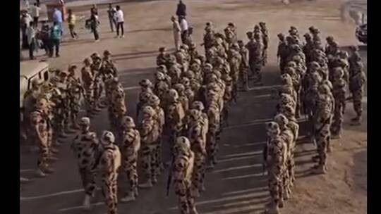 بالفيديو: انتشار القوات الخاصة المصرية عند معبر رفح.. ما السبب؟