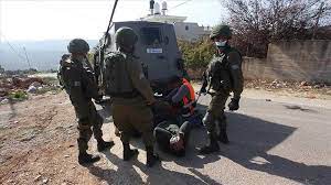 قوات الاحتلال تعتقل 13 مواطنا وتستولي على معدات في نابلس