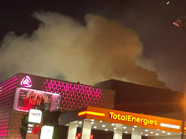 بالصور | حريق في أحد مطاعم الـ ABC!