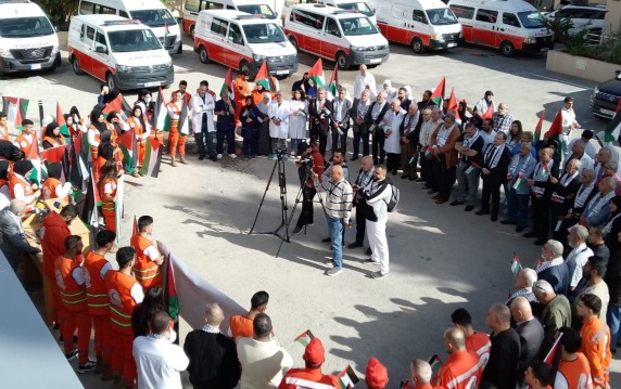 مستشفى الهمشري ومستشفى الراعي تنظمان وقفة تضامنية مع الطواقم الطبية والإسعافية في فلسطين