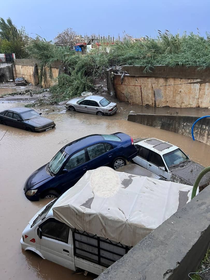 بالفيديو والصور: الأمطار تُغرق طرقات لبنان وتحول شوارعه الى مستنقعات