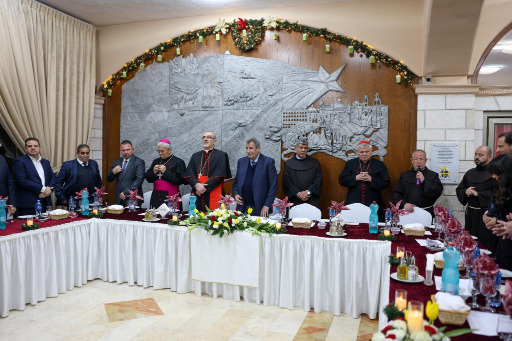 ممثلاً عن الرئيس عباس ... د. خوري يشارك في قداس عيد الميلاد بحسب التقويم الغربي