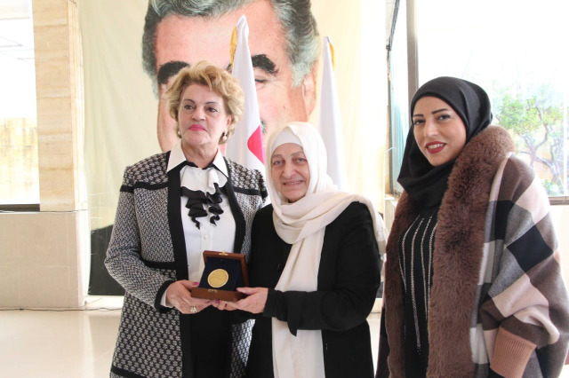 بهية الحريري تمنح "ميدالية مؤسسة الحريري للعطاء المستمر" لثلاث معلمات من "مدرسة صيدا المتوسطة المختلطة الرسمية"