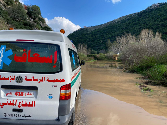 بالصور - إنقاذ عائلة سقط أفرادها في نهر الليطاني!