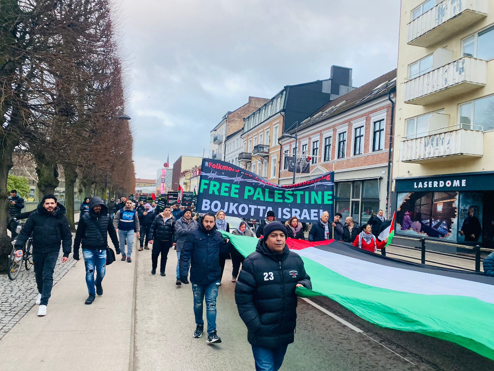 فيديو - مسيرة جماهيرية حاشدة في مدينة هلسنبوري السويدية تضامنًا مع فلسطين