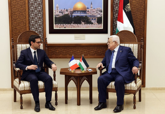 الرئيس عباس يستقبل وزير الخارجية الفرنسي