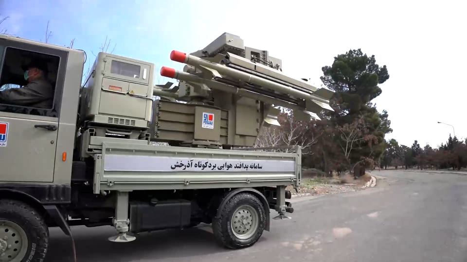 بالفيديو - ايران تزيح الستار عن منظومتي "آرمان" و"آذرخش" للدفاع الجوي الصاروخي