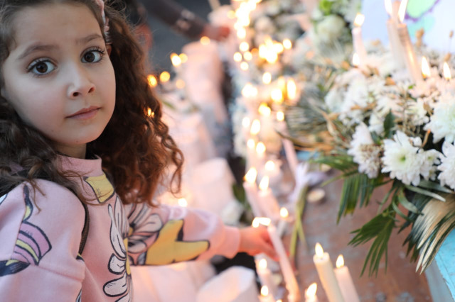 المدرسة الإنجيليّة الوطنية في النّبطيّة تقيم مسيرة شموع حدادا على روح الشهيد الطفل محمود عامر