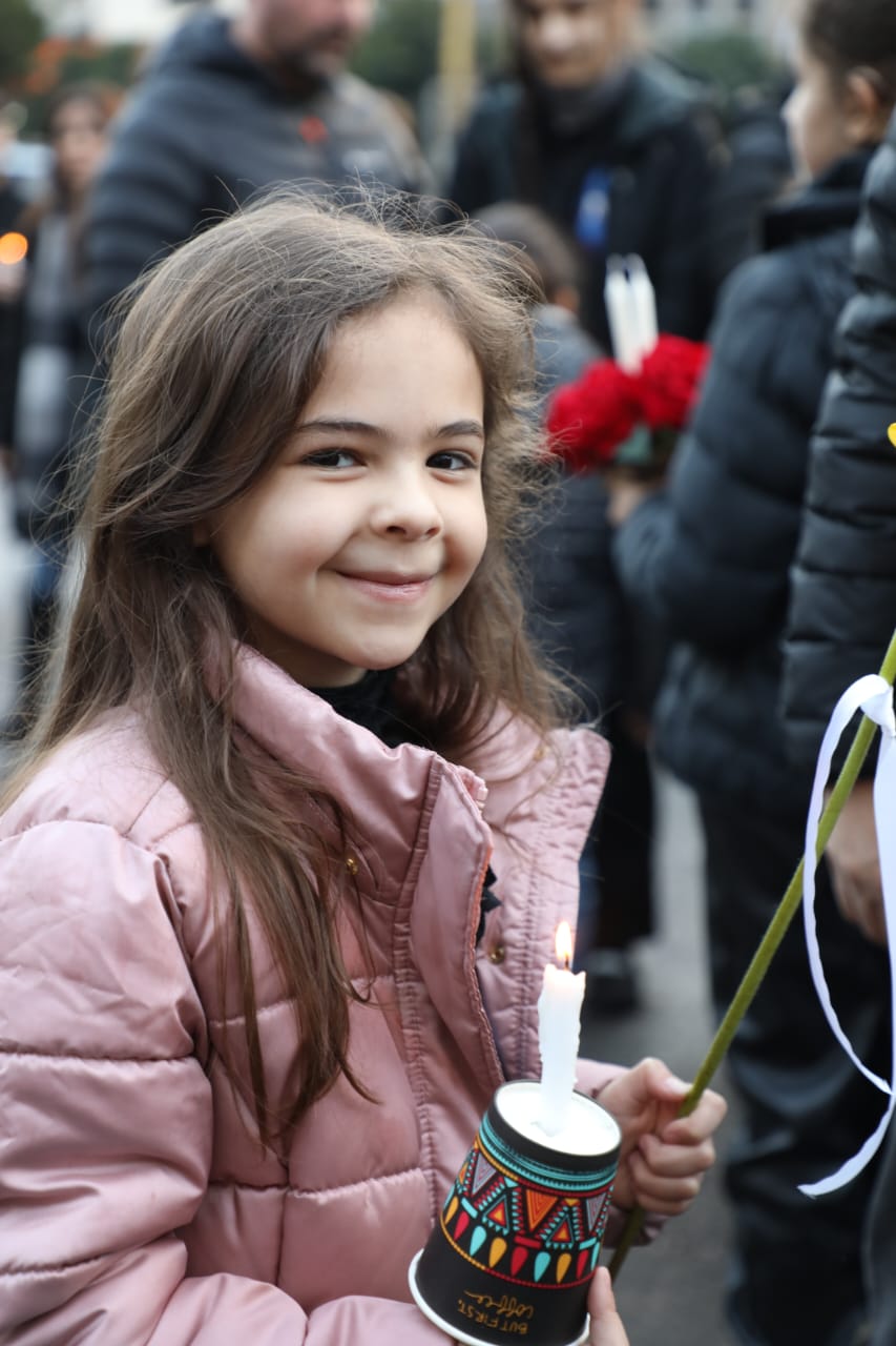 المدرسة الإنجيليّة الوطنية في النّبطيّة تقيم مسيرة شموع حدادا على روح الشهيد الطفل محمود عامر