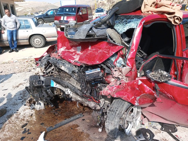 بالصور - حادث سير مروع على طريق راشيا المصنع.. وفاة شخص وإصابة آخرين