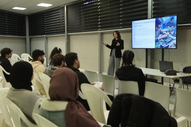 "معرض الجامعات" بتنظيم "روتاراكت واشبيلية" و"مؤسسة الحريري" أكثر من ألف طالب من 17 مدرسة يطلعون على اختصاصات 14 جامعة