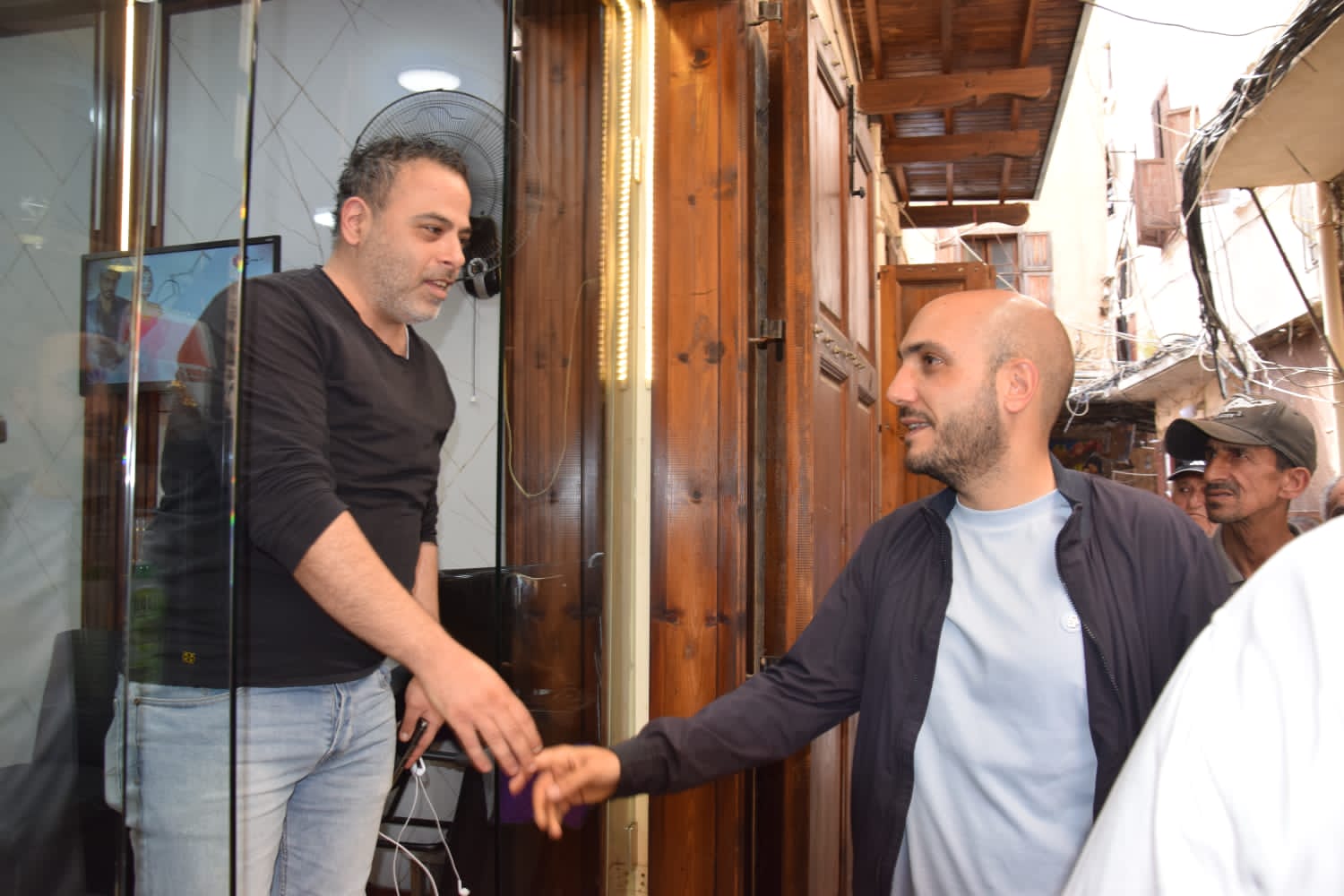 عمر مرجان يجول في صيدا القديمة.. استماع لهموم الناس وتعريف بالبرنامج الانتخابي