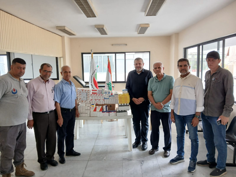 وفد من "الحزب" يجول على المستوصفات الصحية في صيدا مقدما أدوية مجانية