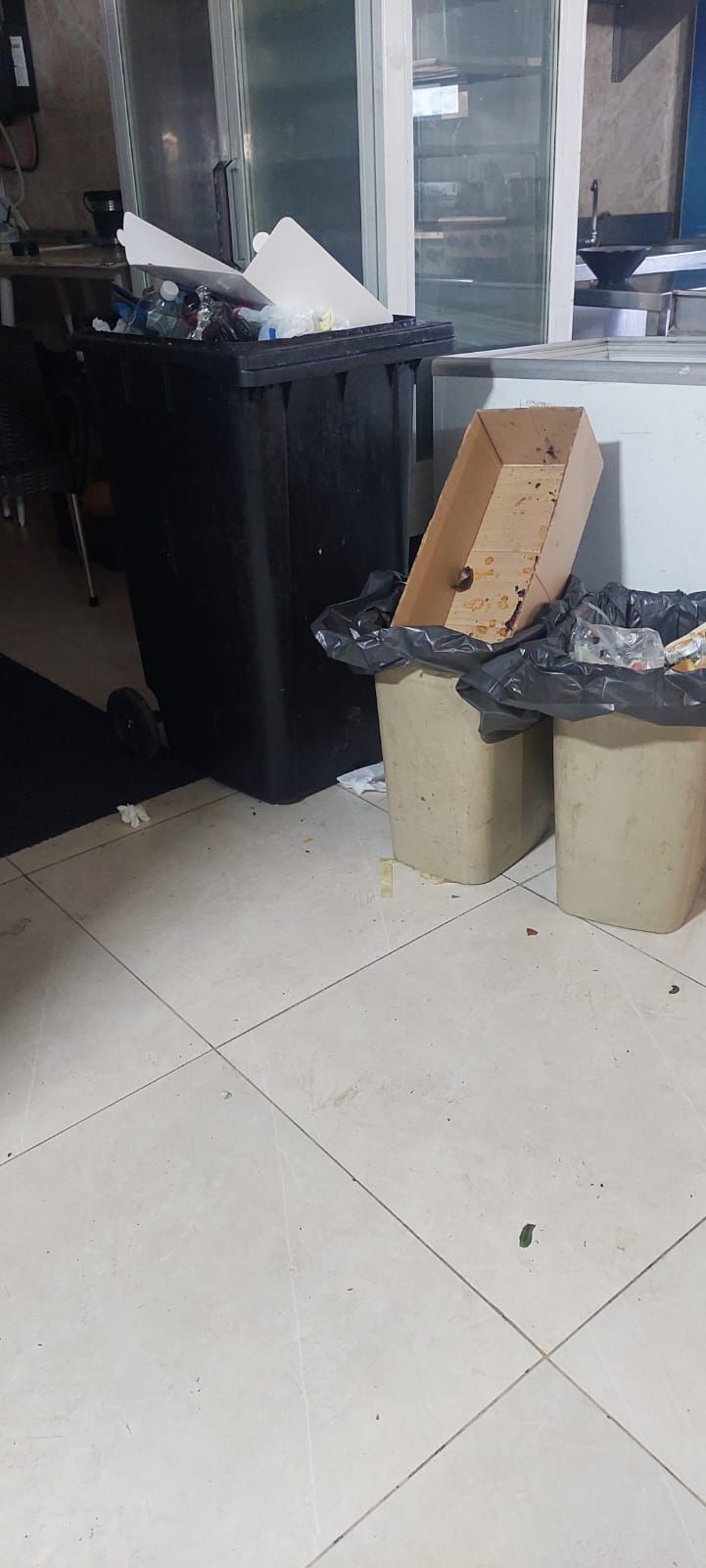 مصلحة الصحة في الجنوب تسطر محاضر وتوجه إنذارات بحق مؤسسات غذائية ومنتجعات سياحية