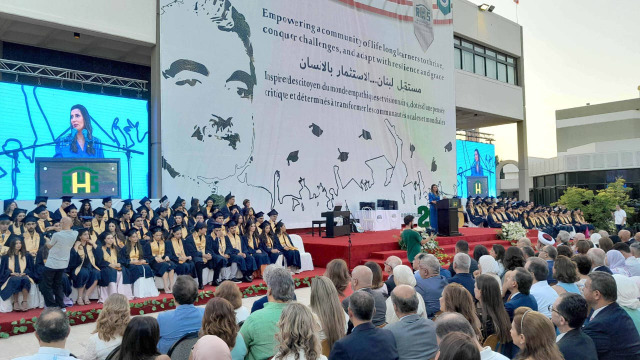 ثانوية رفيق الحريري تحتفل بتخريج الدفعة الـ36 من طلابها