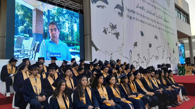 ثانوية رفيق الحريري تحتفل بتخريج الدفعة الـ36 من طلابها