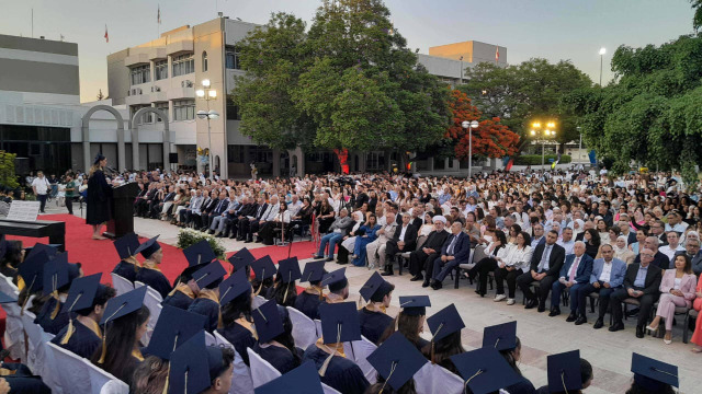 ثانوية رفيق الحريري تحتفل بتخريج الدفعة الـ36 من طلابها