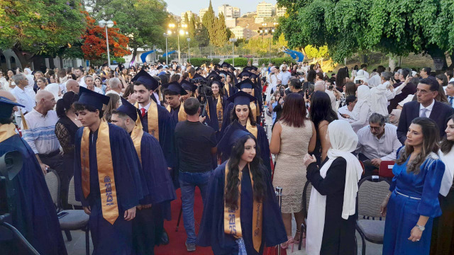 ثانوية رفيق الحريري تحتفل بتخريج الدفعة الـ36 من طلابها