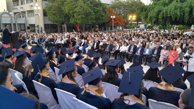 ثانوية رفيق الحريري تحتفل بتخريج الدفعة الـ36 من طلابها