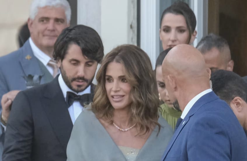 الملكة رانيا تتألق في حفل زفاف بيزوس وسانشيز في إيطاليا